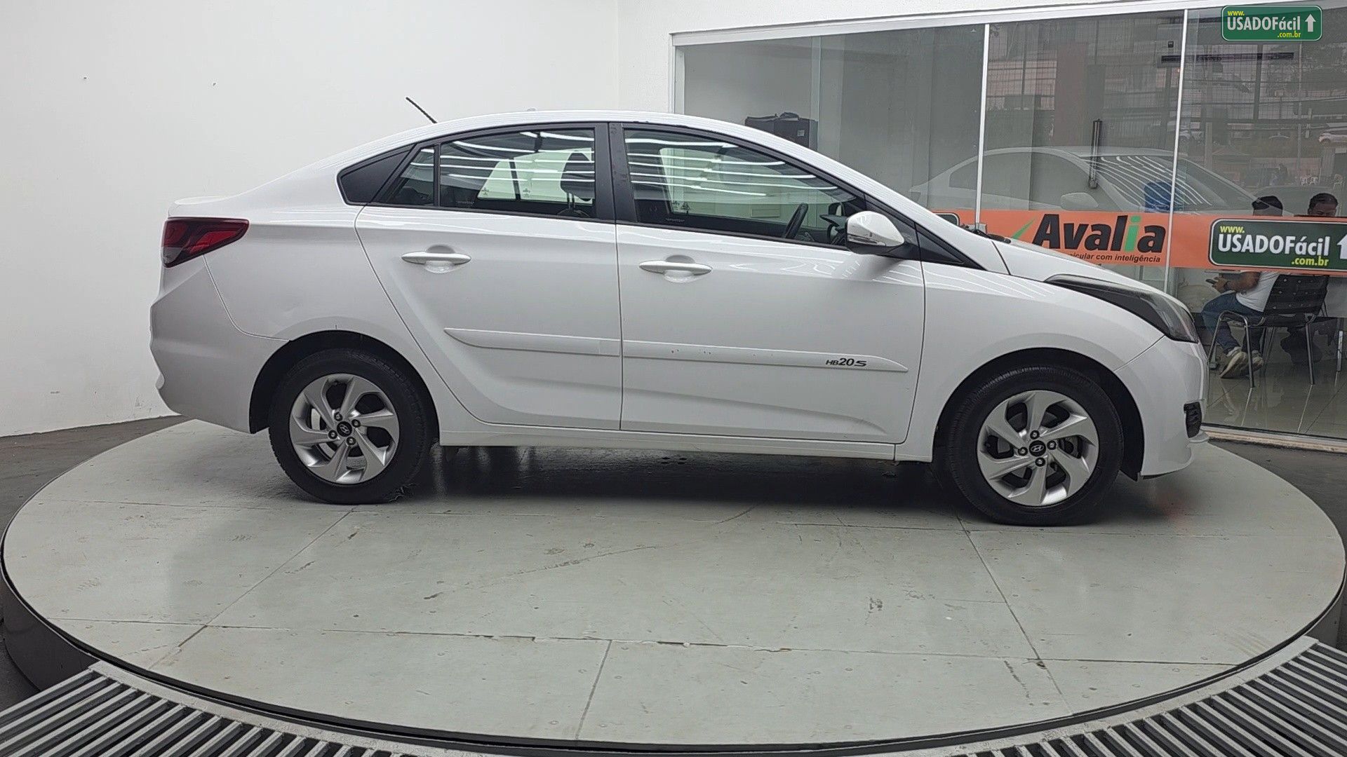 HYUNDAI HB20S Sedan Comfort Plus 1.6 Automático Flex 2016/2016 — foto 4 de 26