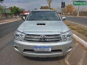 Hilux Sw4 Srv D4-d 3.0 4x4 Tdi Automático Diesel 2008/2008 em Cuiabá - MT