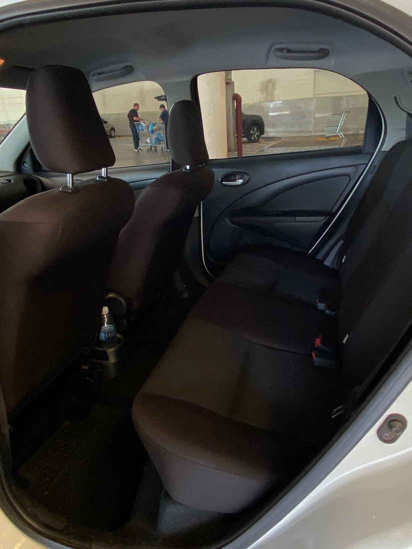 Toyota Etios Hatch X 1.3 Automático Flex 2020/2020 — foto 5 de 6