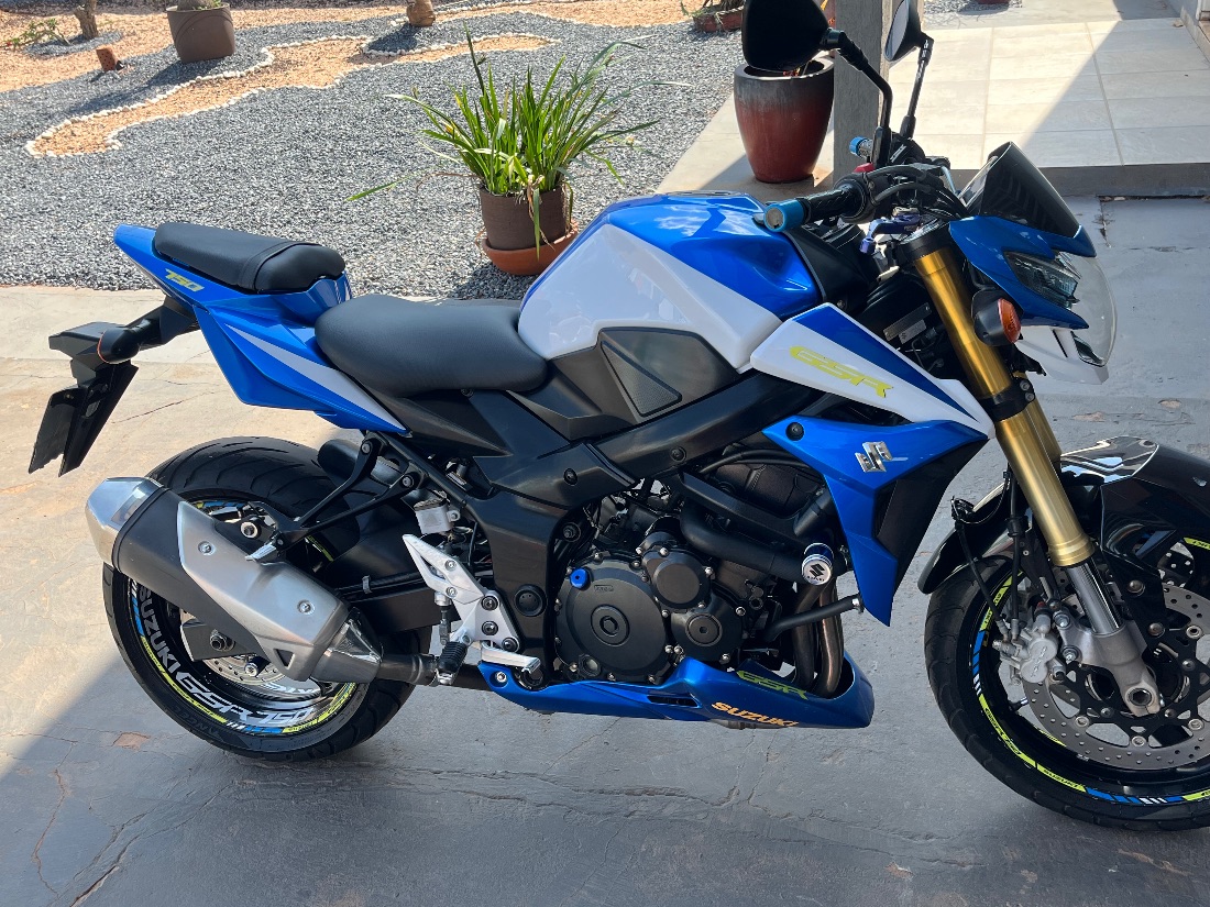 Suzuki GSR 750 2015/2016 — foto 2 de 6