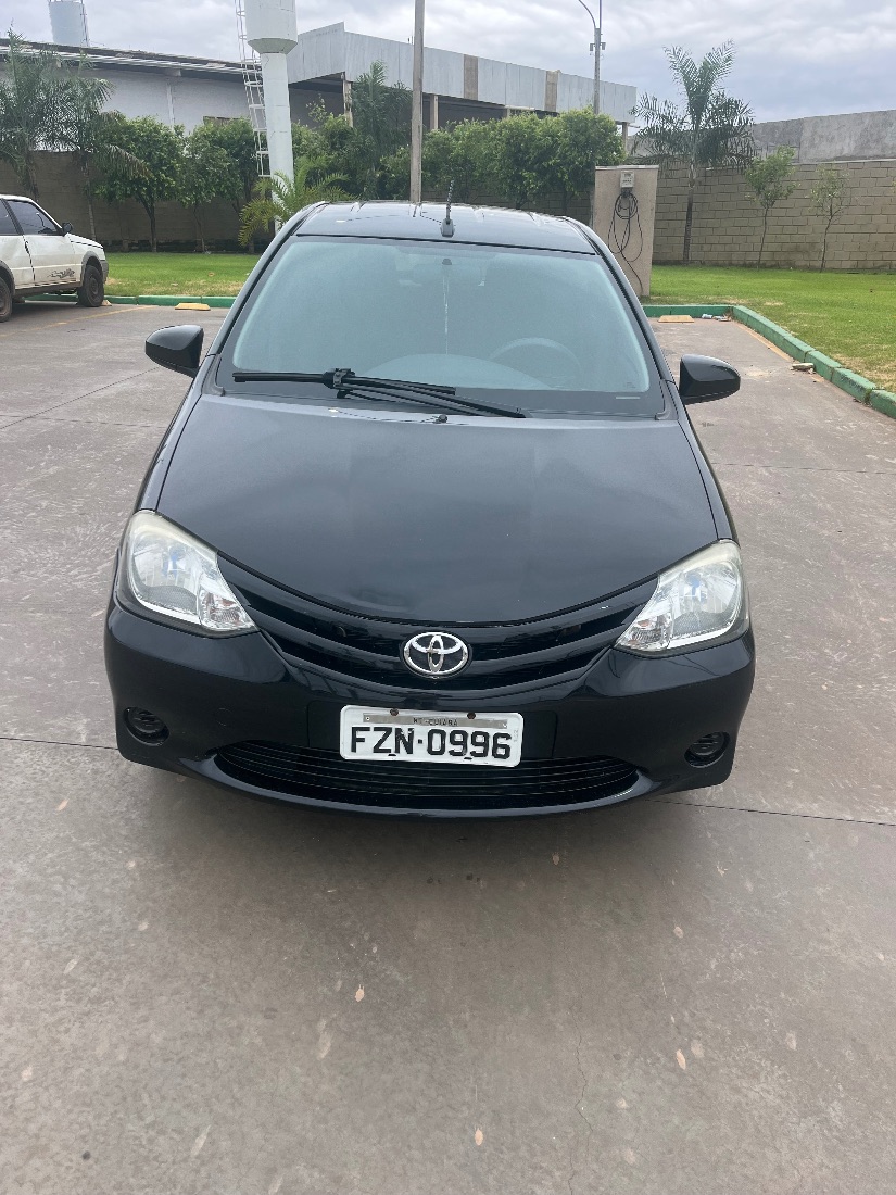 Toyota Etios Hatch XS 1.5 Automático Flex 2016/2017 — foto 2 de 9