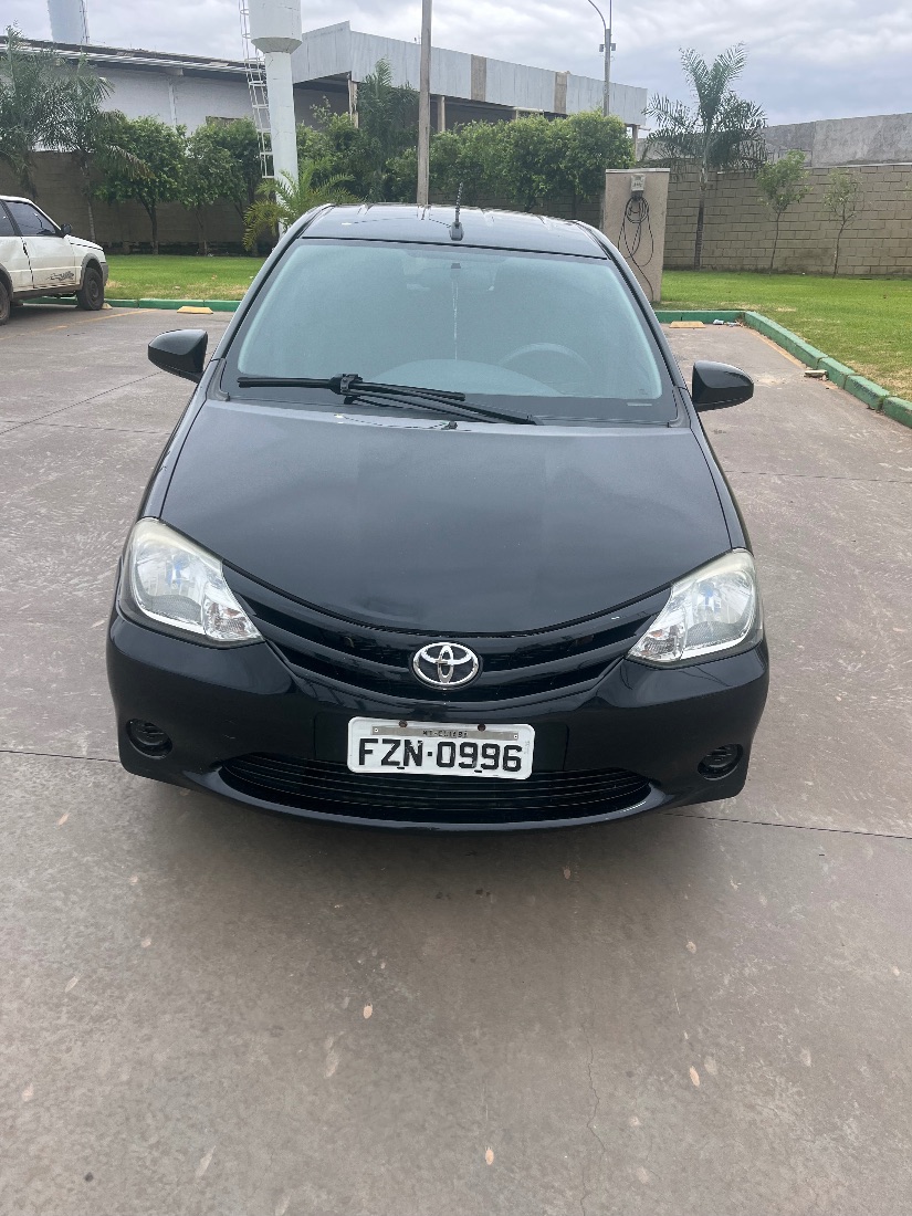 Toyota Etios Hatch XS 1.5 Automático Flex 2016/2017 — foto 3 de 9