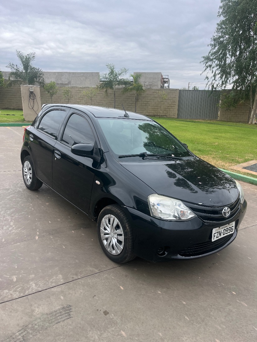 Toyota Etios Hatch XS 1.5 Automático Flex 2016/2017 — foto 4 de 9
