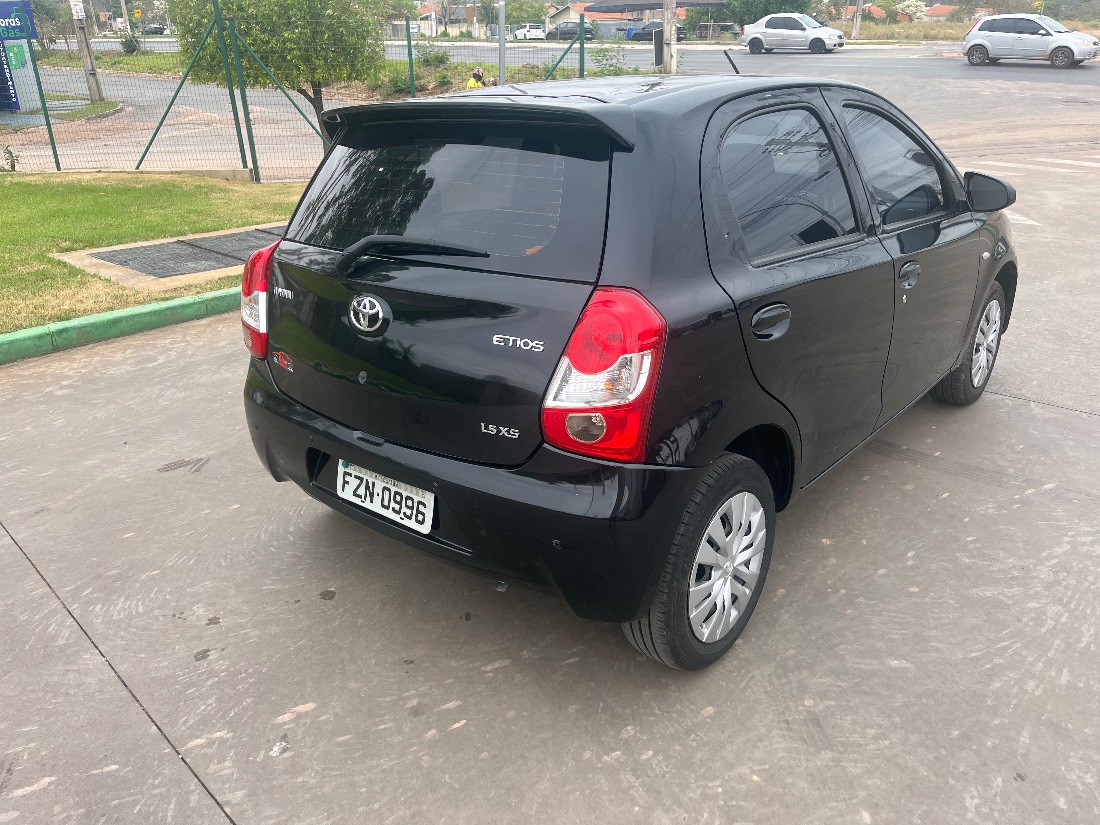 Toyota Etios Hatch XS 1.5 Automático Flex 2016/2017 — foto 5 de 9