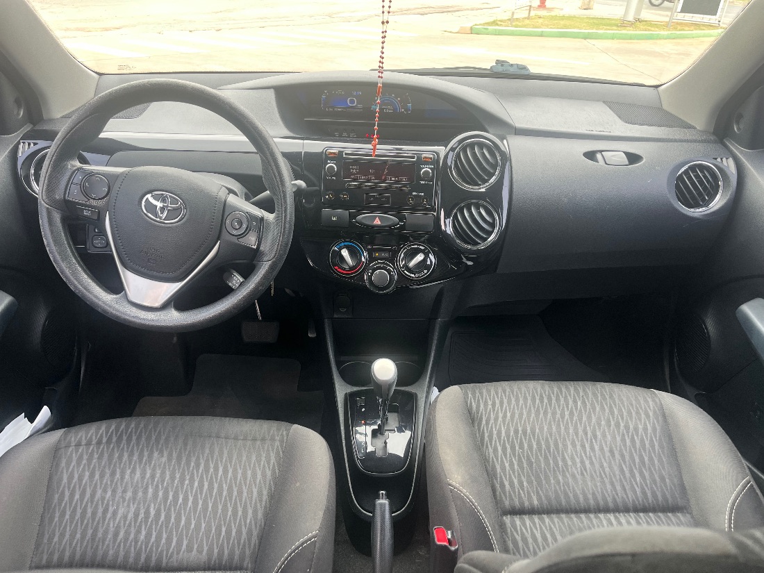 Toyota Etios Hatch XS 1.5 Automático Flex 2016/2017 — foto 9 de 9