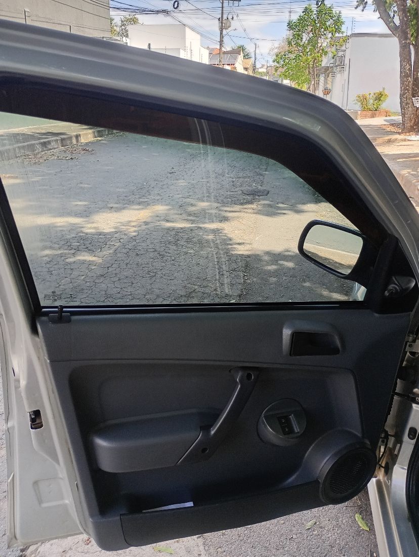 Volkswagen Gol 1.0 Mi 4P Total Flex 2012/2013 — foto 4 de 6