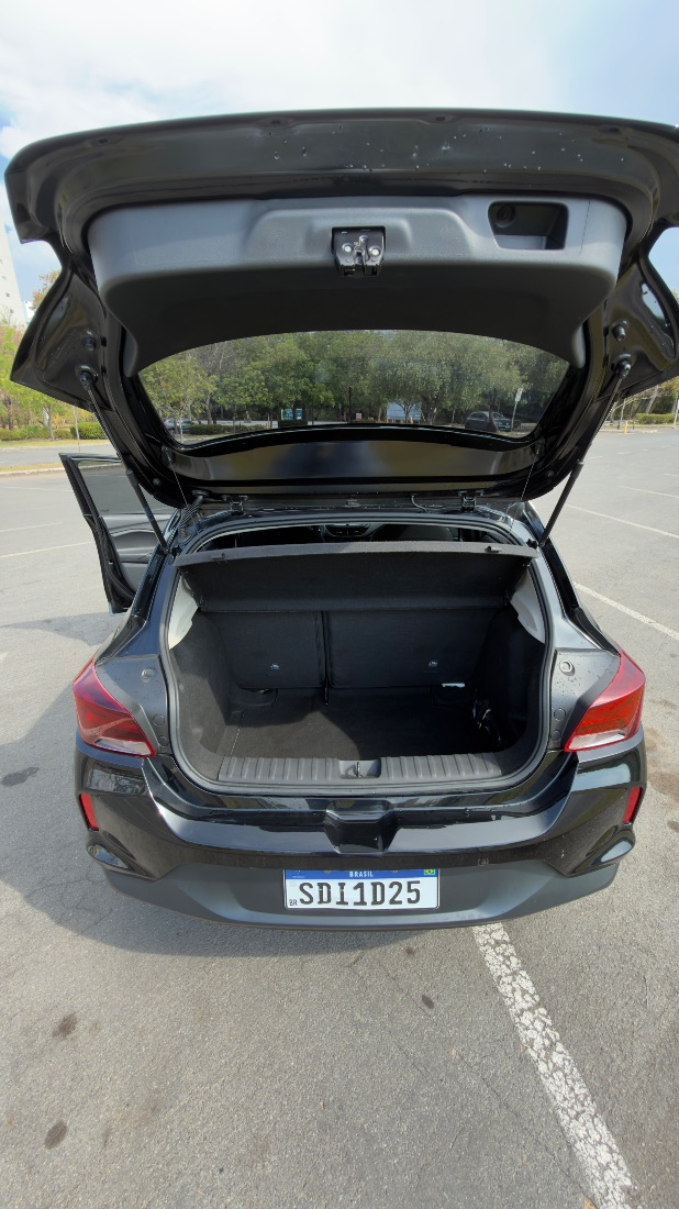 CHEVROLET/GM Onix Hatch LT 1.0 Mecânico Flex 2023/2024 — foto 5 de 12