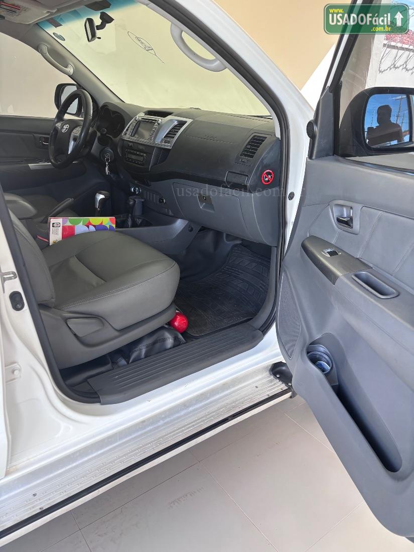 TOYOTA Hilux SRV CD 2.7 4x4 Automático Flex 2013/2014 — foto 10 de 12