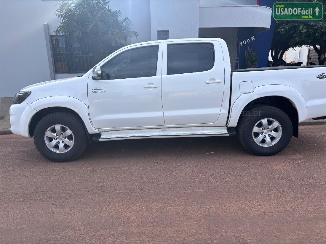 TOYOTA Hilux SRV CD 2.7 4x4 Automático Flex 2013/2014 — foto 2 de 12