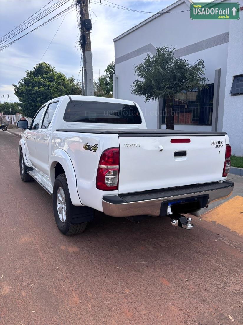 TOYOTA Hilux SRV CD 2.7 4x4 Automático Flex 2013/2014 — foto 8 de 12