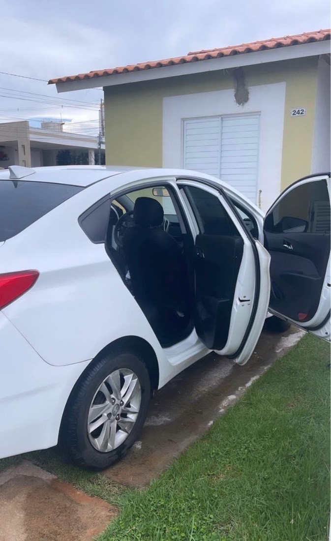 Hyundai HB20S Sedan Premium 1.6 Mecânico Flex 2014/2014 — foto 3 de 7