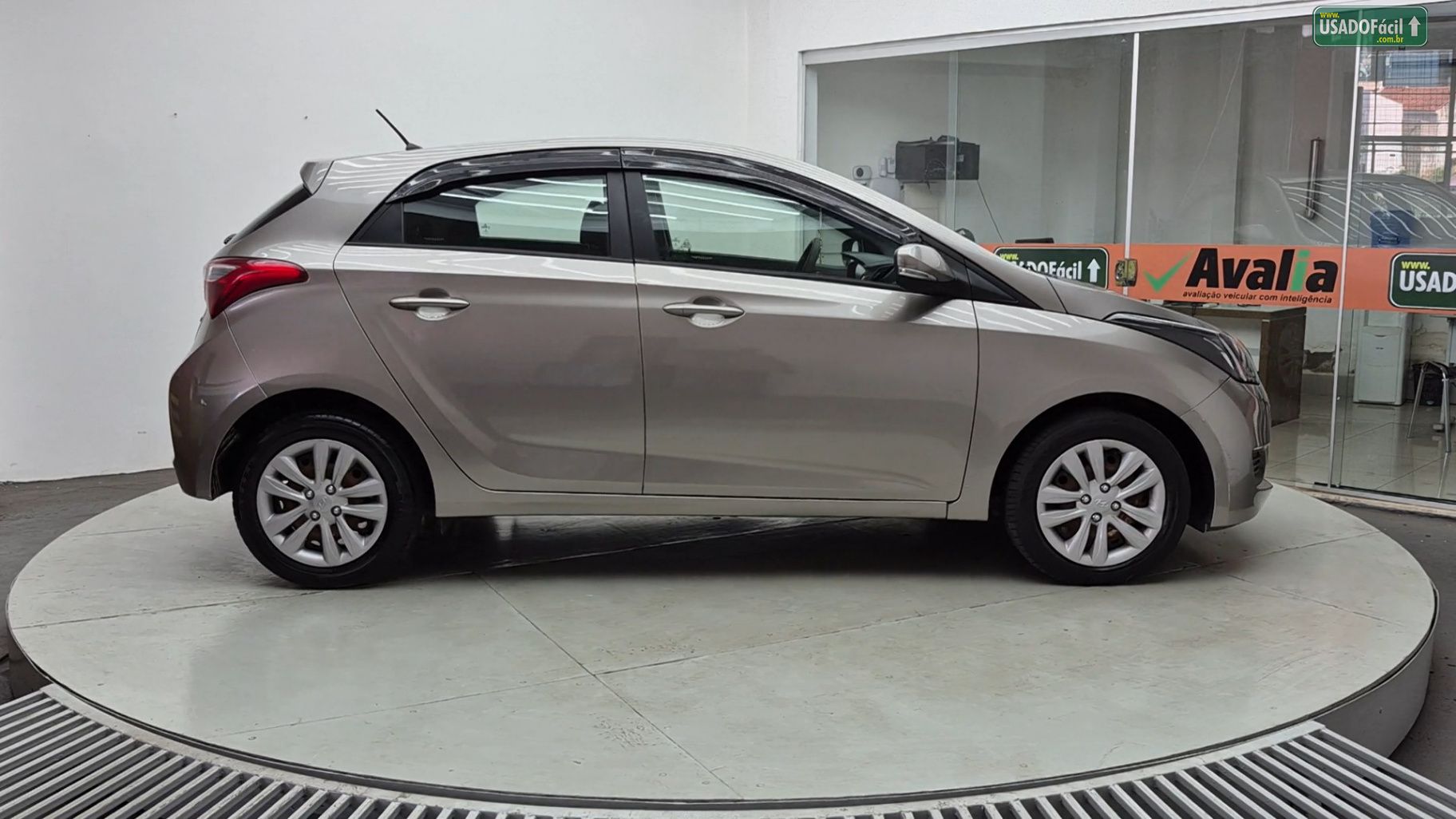 HYUNDAI HB20 Hatch Comfort Plus 1.6 Automático Flex 2017/2017 — foto 4 de 24