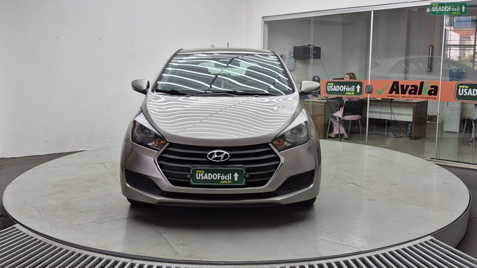 HYUNDAI HB20 Hatch Comfort Plus 1.6 Automático Flex 2017/2017 — foto 2 de 24