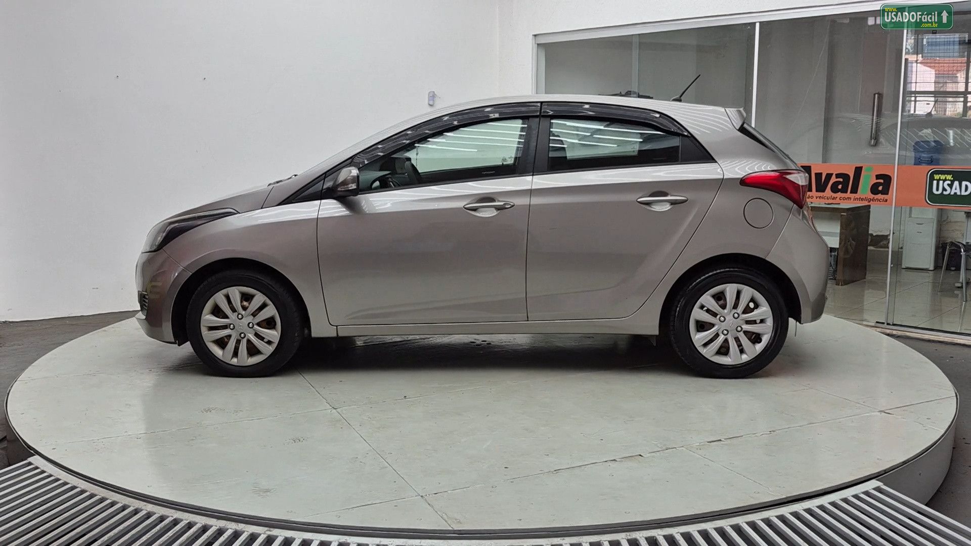HYUNDAI HB20 Hatch Comfort Plus 1.6 Automático Flex 2017/2017 — foto 8 de 24