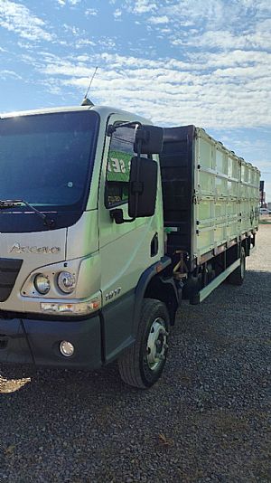 Mercedes Accelo 1017 4x2 2p Diesel E6 2024/2024 em Cuiabá - MT