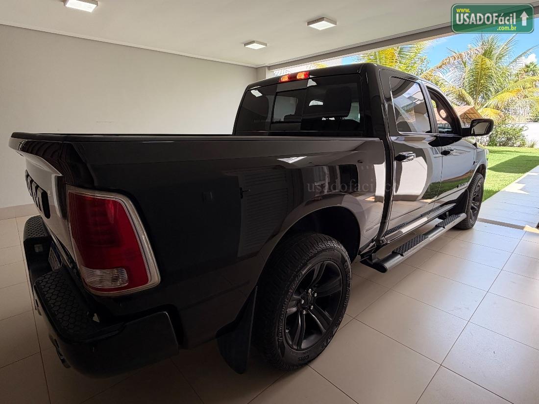 RAM Ram Classic Laramie Night Edition 5.7 4X4 Automático 2022/2022 — foto 3 de 7