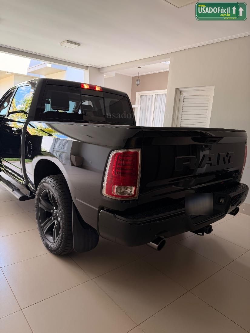 RAM Ram Classic Laramie Night Edition 5.7 4X4 Automático 2022/2022 — foto 4 de 7