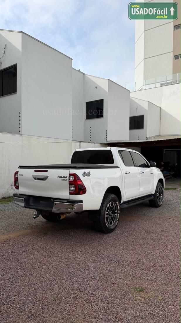 TOYOTA Hilux SRX CD 2.8 4x4 TDI Automático Diesel 2022/2023 — foto 6 de 9