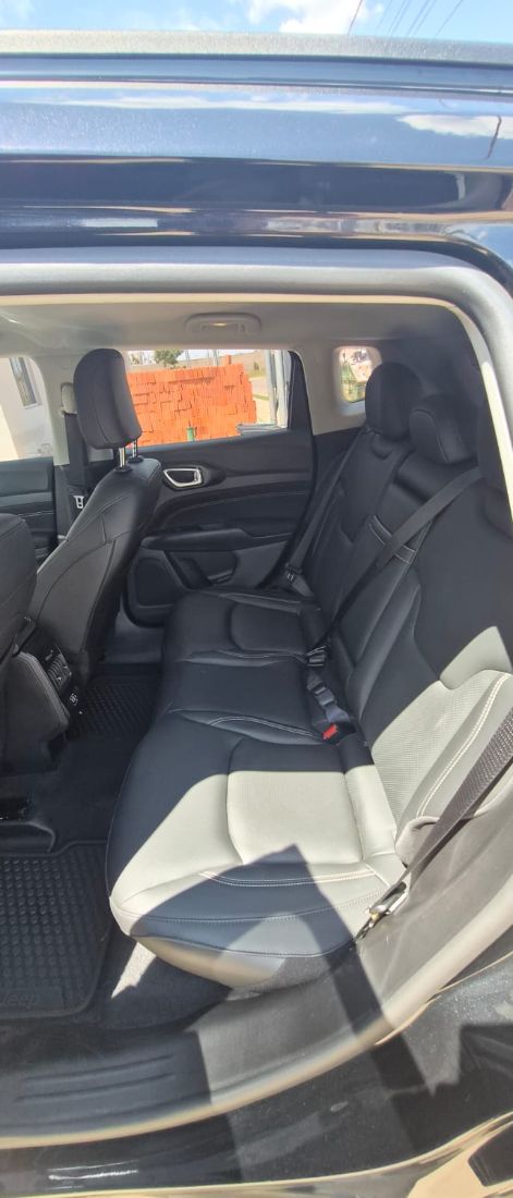 Jeep Compass Sport T270 1.3 Turbo - Pacote HIGH TECH 2025/2025 — foto 12 de 13