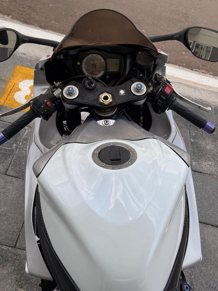 Suzuki GSX-R 750 W SRAD 2013/2013 — foto 8 de 9