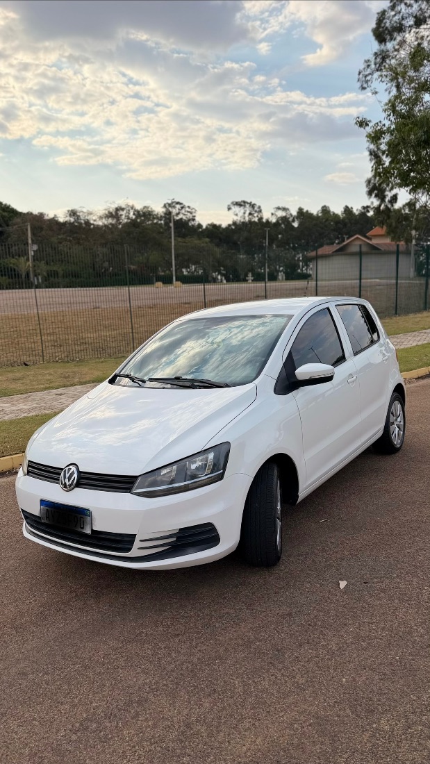 Volkswagen Fox Trendline 1.0 4P Flex 2014/2015 — foto 2 de 4
