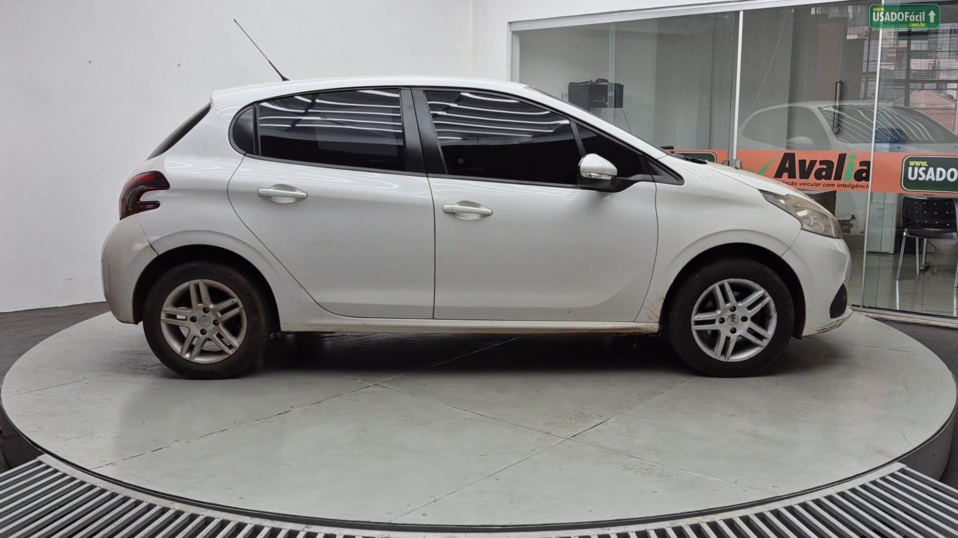 PEUGEOT Peugeot 208 Active 1.2 Mecânico Flex 2017/2017 — foto 4 de 25