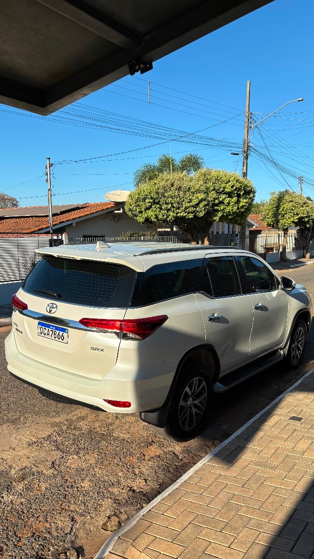 Toyota Hilux SW4 SRX 2.8 4x4 TDI Automático Diesel 2017/2017 — foto 4 de 10