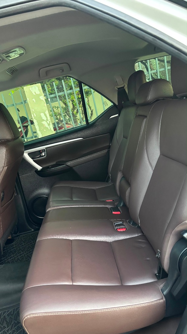 Toyota Hilux SW4 SRX 2.8 4x4 TDI Automático Diesel 2017/2017 — foto 5 de 10