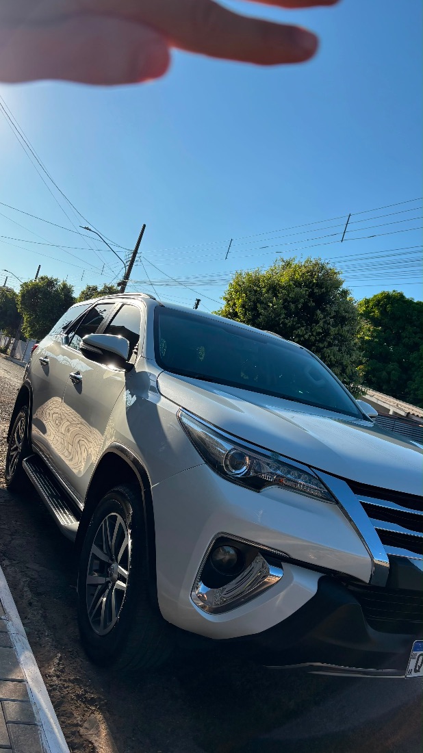 Toyota Hilux SW4 SRX 2.8 4x4 TDI Automático Diesel 2017/2017 — foto 7 de 10