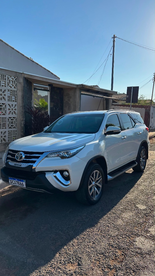 Toyota Hilux SW4 SRX 2.8 4x4 TDI Automático Diesel 2017/2017 — foto 8 de 10
