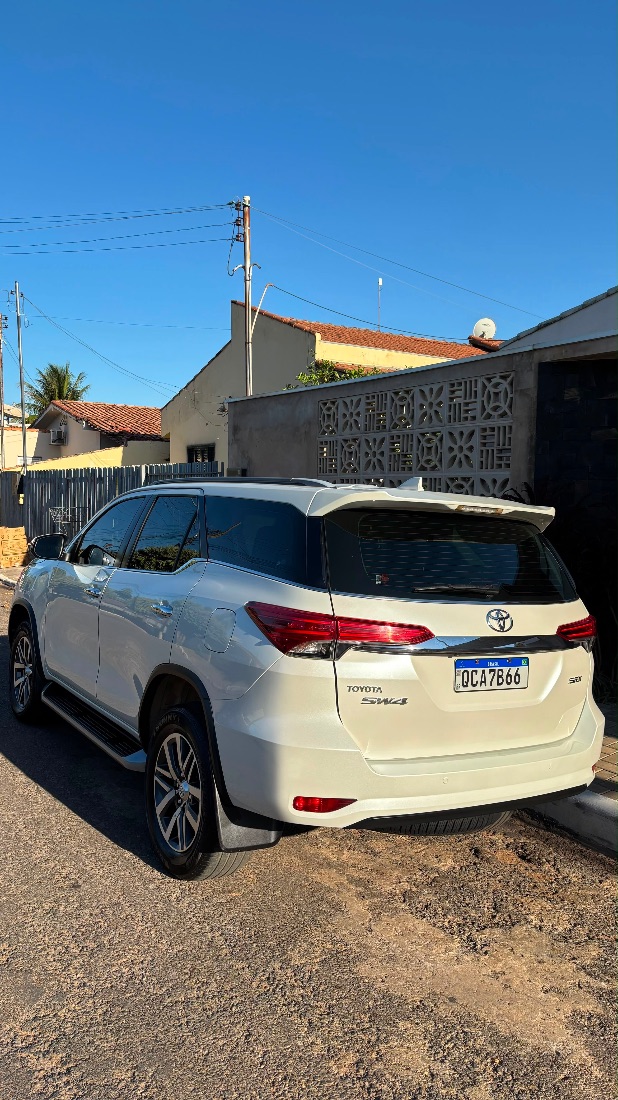 Toyota Hilux SW4 SRX 2.8 4x4 TDI Automático Diesel 2017/2017 — foto 9 de 10