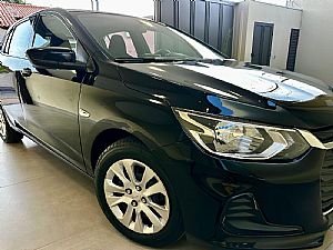 Onix Hatch Lt 1.0 Mecânico Flex 2023/2023 em Várzea Grande - MT