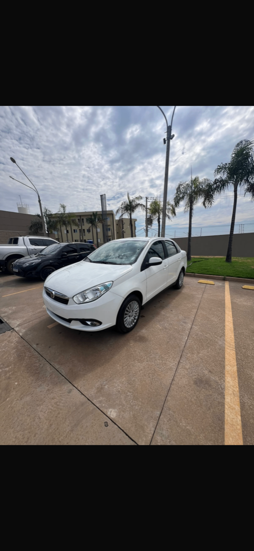 Fiat Grand Siena Attractive 1.4 Evo Fire Flex 2013/2014 — foto 2 de 7