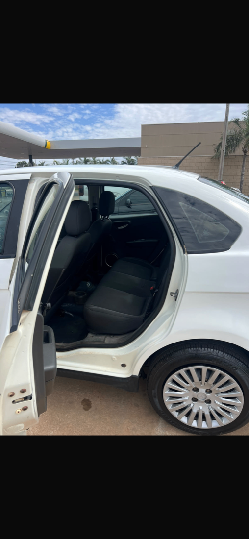 Fiat Grand Siena Attractive 1.4 Evo Fire Flex 2013/2014 — foto 5 de 7