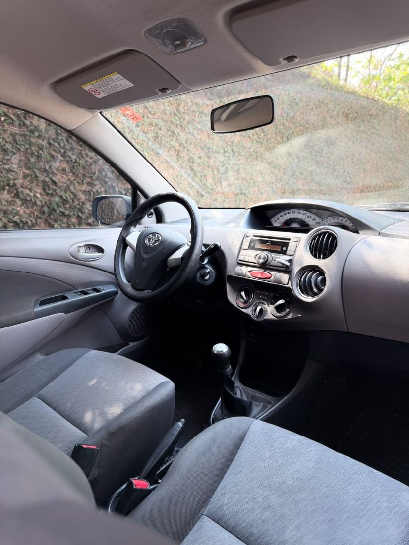 Toyota Etios Hatch XLS 1.5 Mecânico Flex 2013/2013 — foto 4 de 7