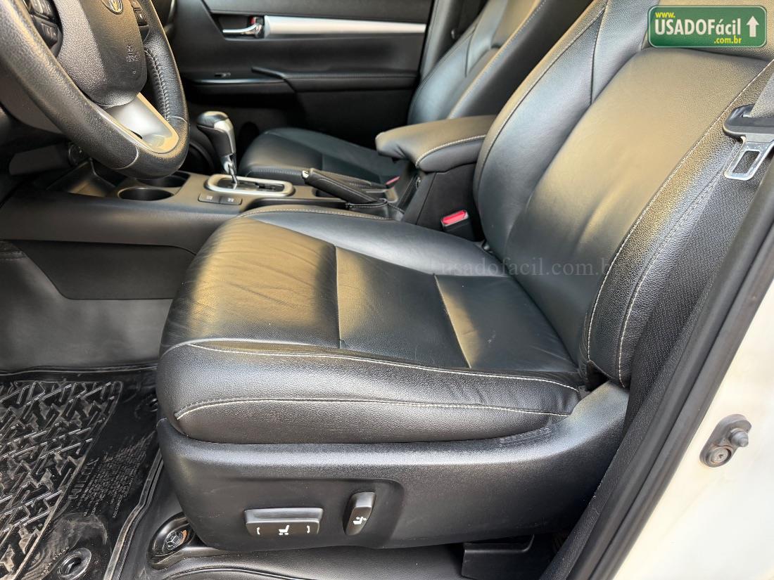 TOYOTA Hilux SRX CD 2.8 4x4 TDI Automático Diesel 2016/2017 — foto 11 de 13