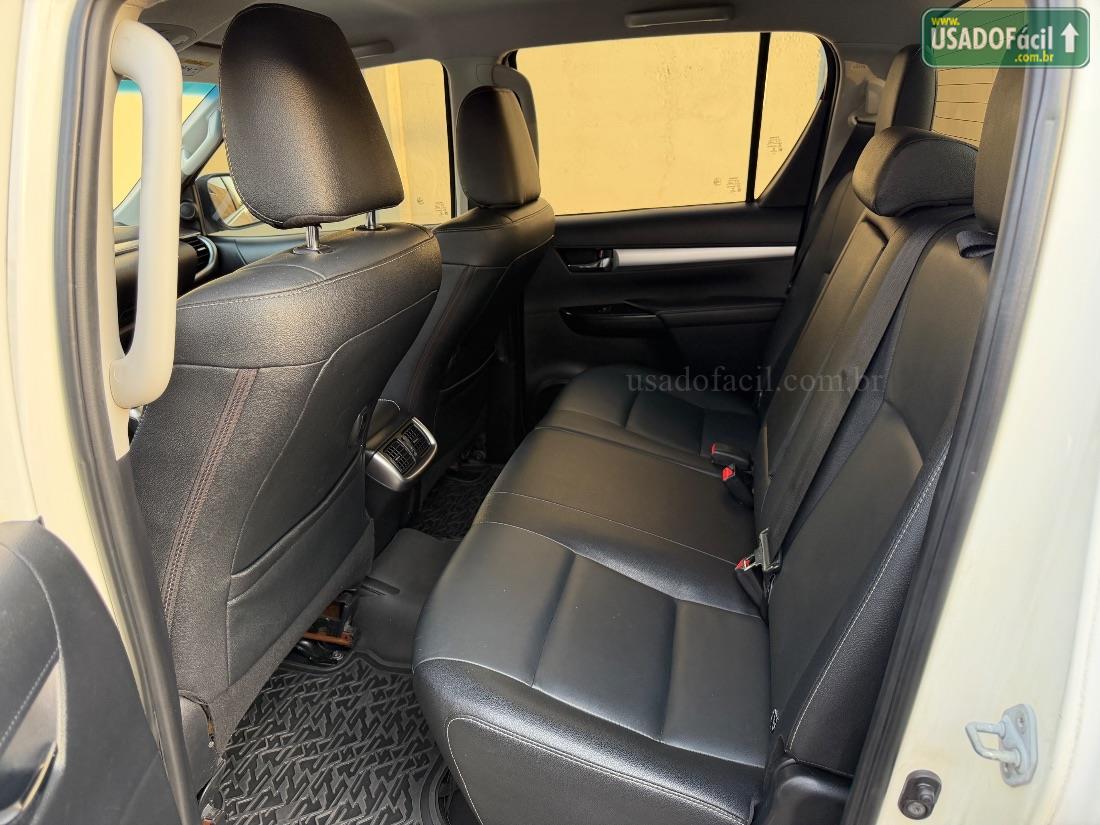 TOYOTA Hilux SRX CD 2.8 4x4 TDI Automático Diesel 2016/2017 — foto 8 de 13