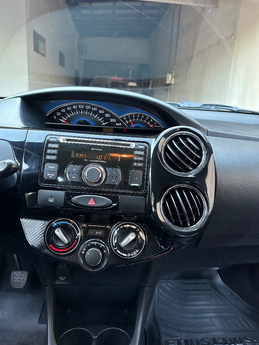 Toyota Etios Hatch Cross 1.5 Mecânico Flex 2014/2015 — foto 5 de 9