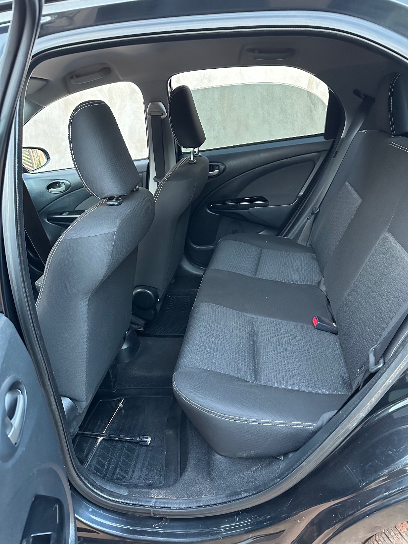 Toyota Etios Hatch Cross 1.5 Mecânico Flex 2014/2015 — foto 6 de 9