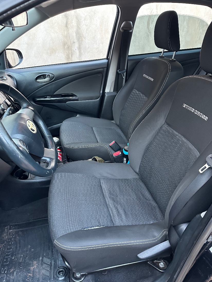 Toyota Etios Hatch Cross 1.5 Mecânico Flex 2014/2015 — foto 7 de 9
