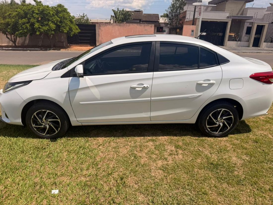 Toyota Yaris Sedan XLS 1.5 Automático Flex 2022/2023 — foto 3 de 15