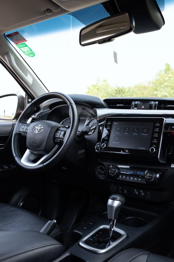 Toyota Hilux SRX CD 2.8 4x4 TDI Automático Diesel 2021/2022 — foto 13 de 15