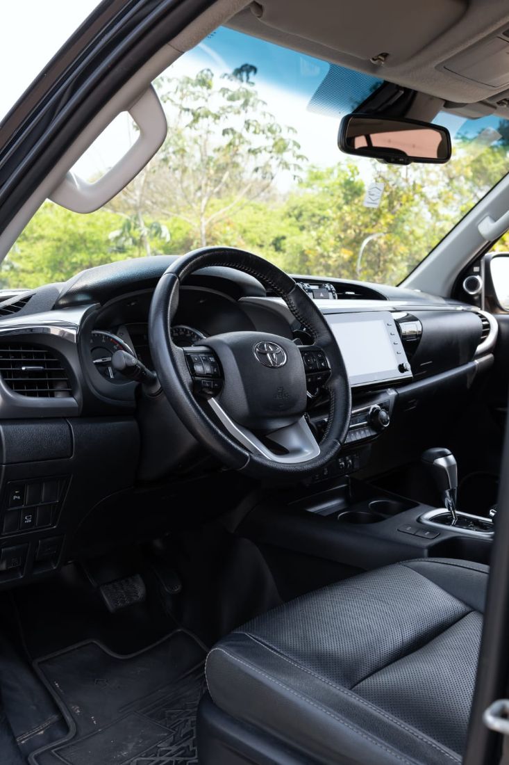 Toyota Hilux SRX CD 2.8 4x4 TDI Automático Diesel 2021/2022 — foto 14 de 15