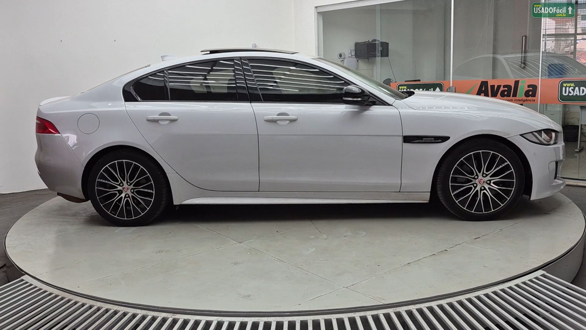 JAGUAR Jaguar XE 2.0 Turbocharged R-Sport Automático 2018/2019 — foto 4 de 33