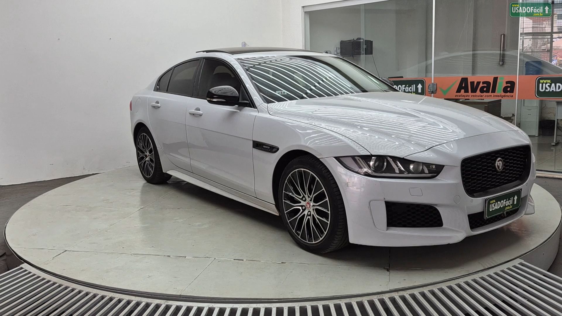 JAGUAR Jaguar XE 2.0 Turbocharged R-Sport Automático 2018/2019 — foto 3 de 33