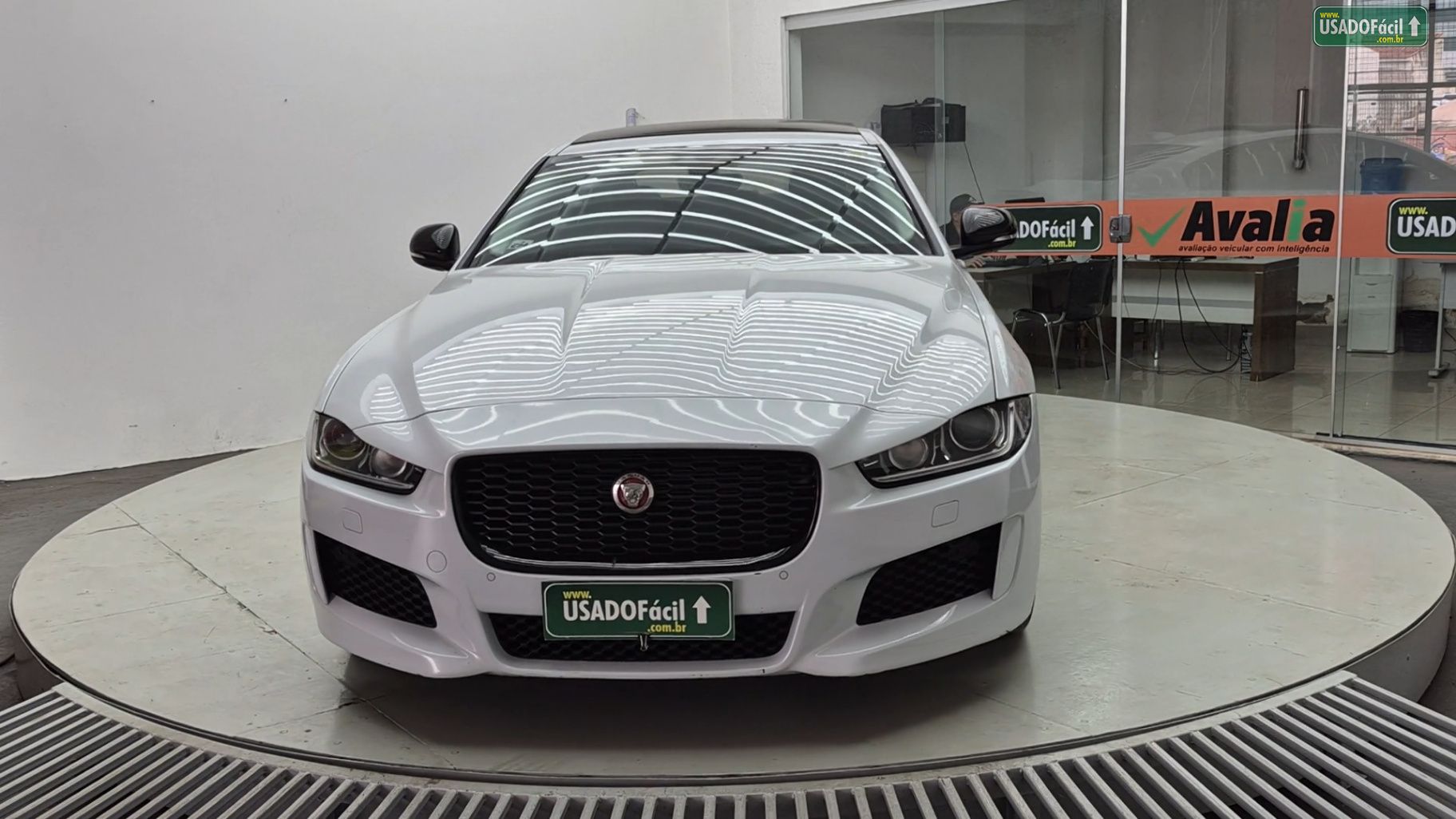JAGUAR Jaguar XE 2.0 Turbocharged R-Sport Automático 2018/2019 — foto 2 de 33