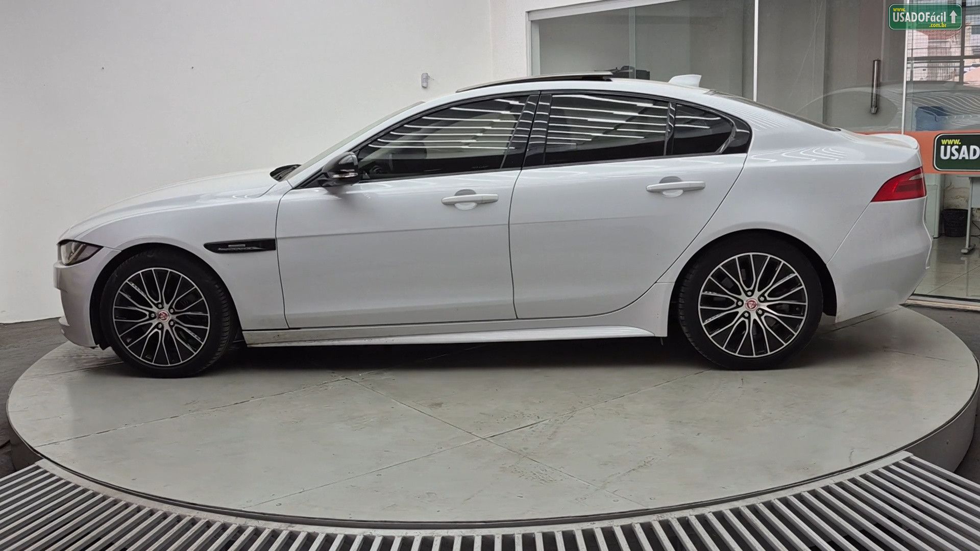 JAGUAR Jaguar XE 2.0 Turbocharged R-Sport Automático 2018/2019 — foto 8 de 33