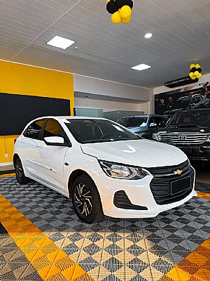 Onix Hatch 1.0 Mecânico Flex 2022/2022 em Cuiabá - MT