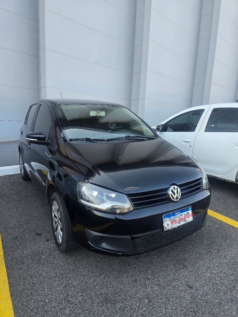 Volkswagen Fox 4P total flex 1.0 2014/2014 — foto 2 de 8
