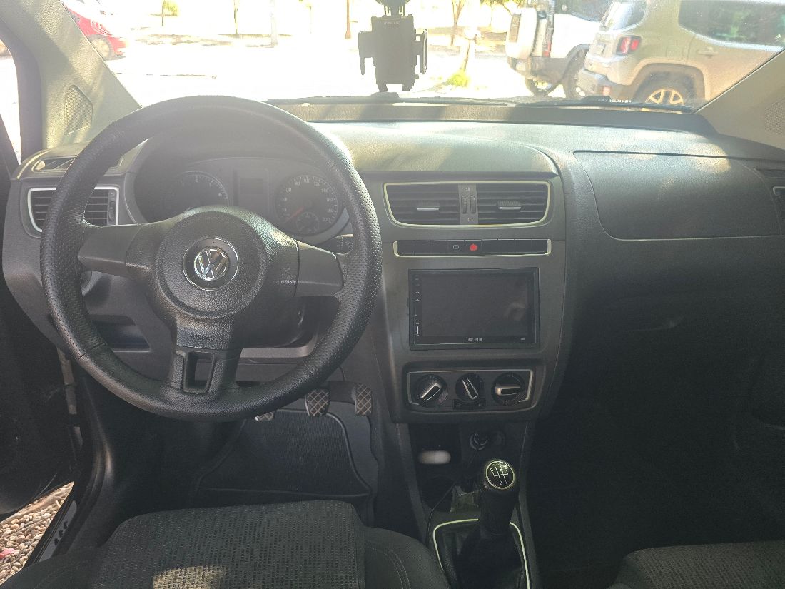 Volkswagen Fox 4P total flex 1.0 2014/2014 — foto 6 de 8